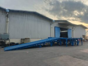 Lashing Mobil dalam Container